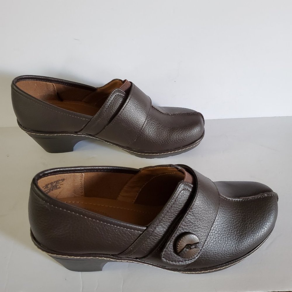 Thom McAn Gennie Brown Leather Clogs Size 9.5W - Picture 3 of 9